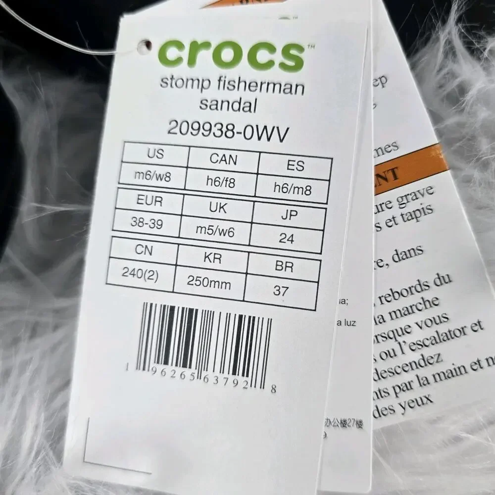 CROCS leave standout